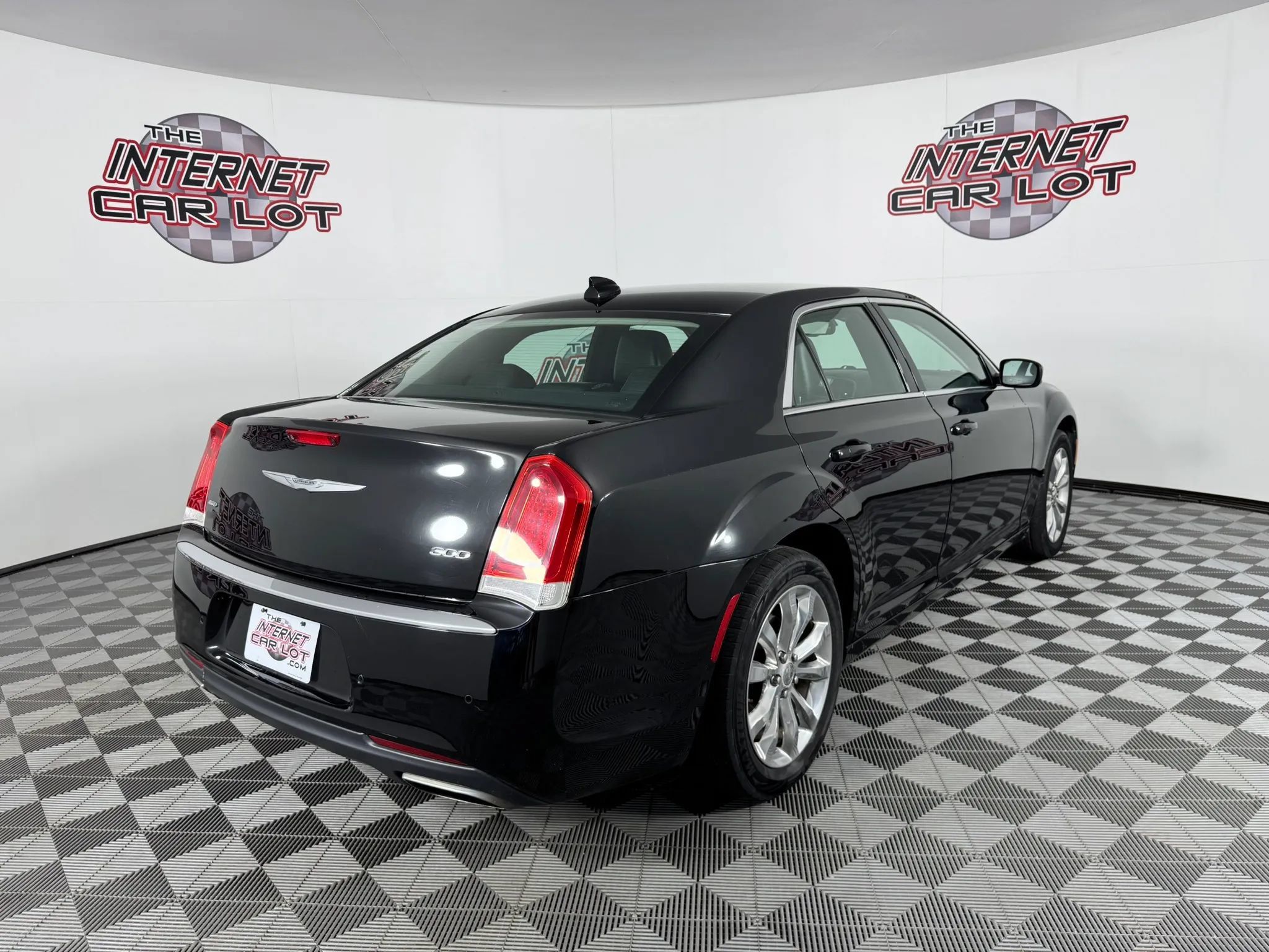 Used 2015 Chrysler 300 Limited w/ Driver Convenience Group AWD/4WD image 7