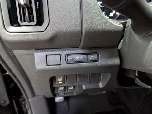 Used 2025 Nissan Frontier S image 18