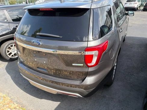 Used 2017 Ford Explorer XLT w/ Equipment Group 202A FWD image 4