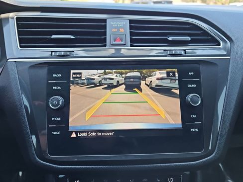 Used 2018 Volkswagen Tiguan SE AWD/4WD image 21