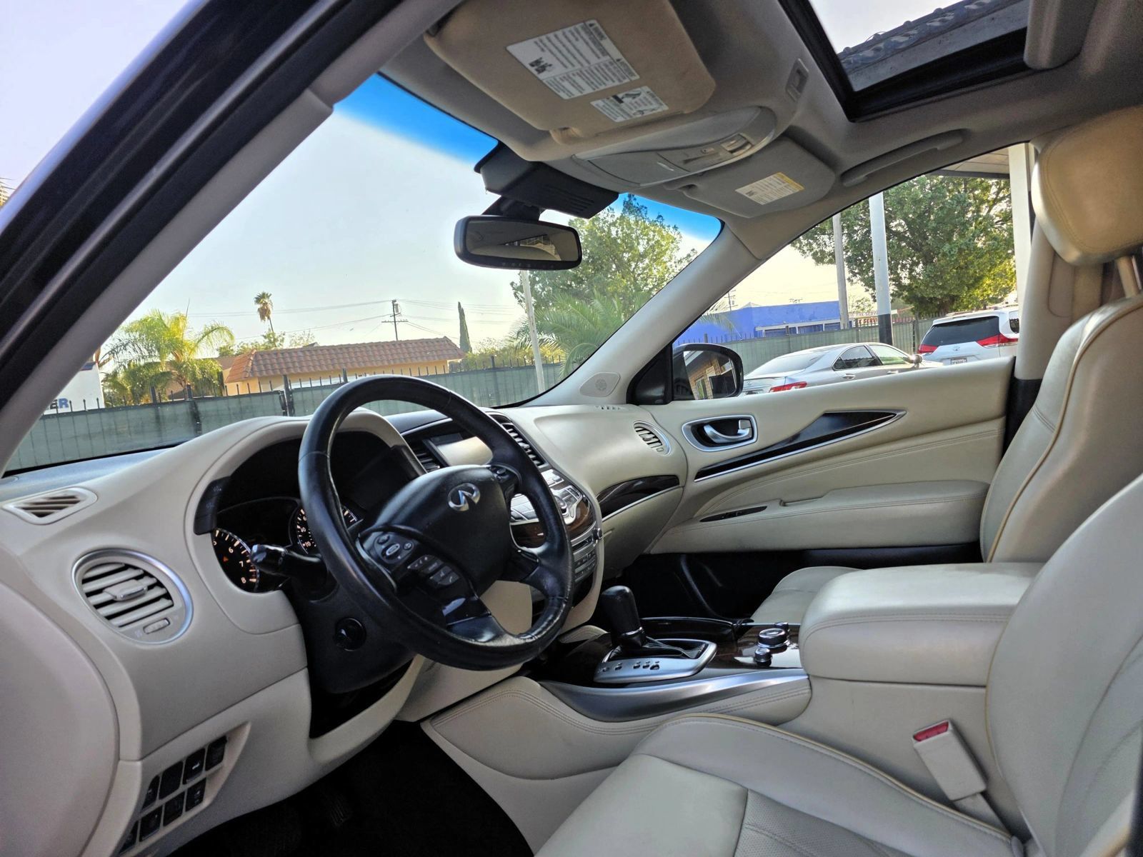 Used 2015 INFINITI QX60 FWD w/ Deluxe Touring Package image 5