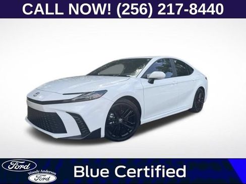 Used 2025 Toyota Camry SE FWD image 1