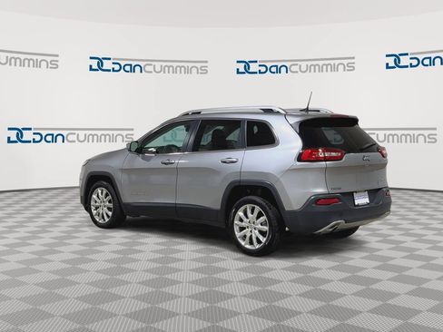 Used 2017 Jeep Cherokee Limited FWD image 6