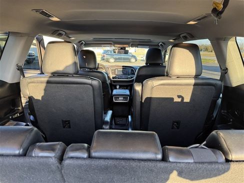 Used 2019 Toyota Highlander XLE image 8
