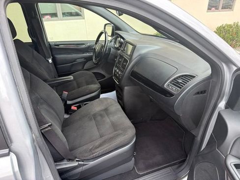 Used 2020 Dodge Grand Caravan SE FWD image 14