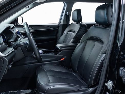 Used 2022 Jeep Grand Cherokee L Limited image 20