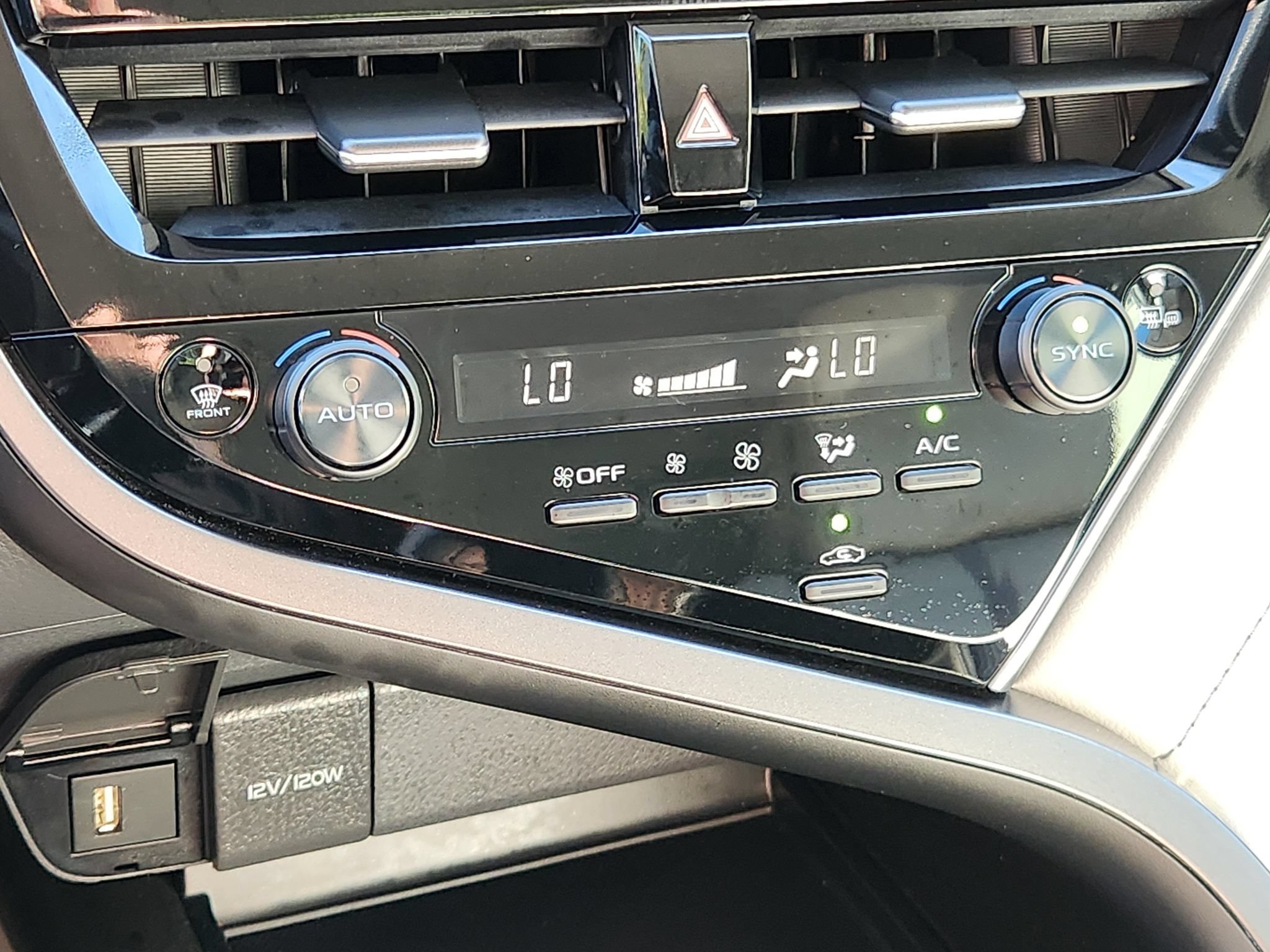 Used 2024 Toyota Camry SE w/ Cold Weather Package FWD image 24