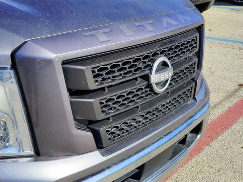 Used 2023 Nissan Titan SV image 3