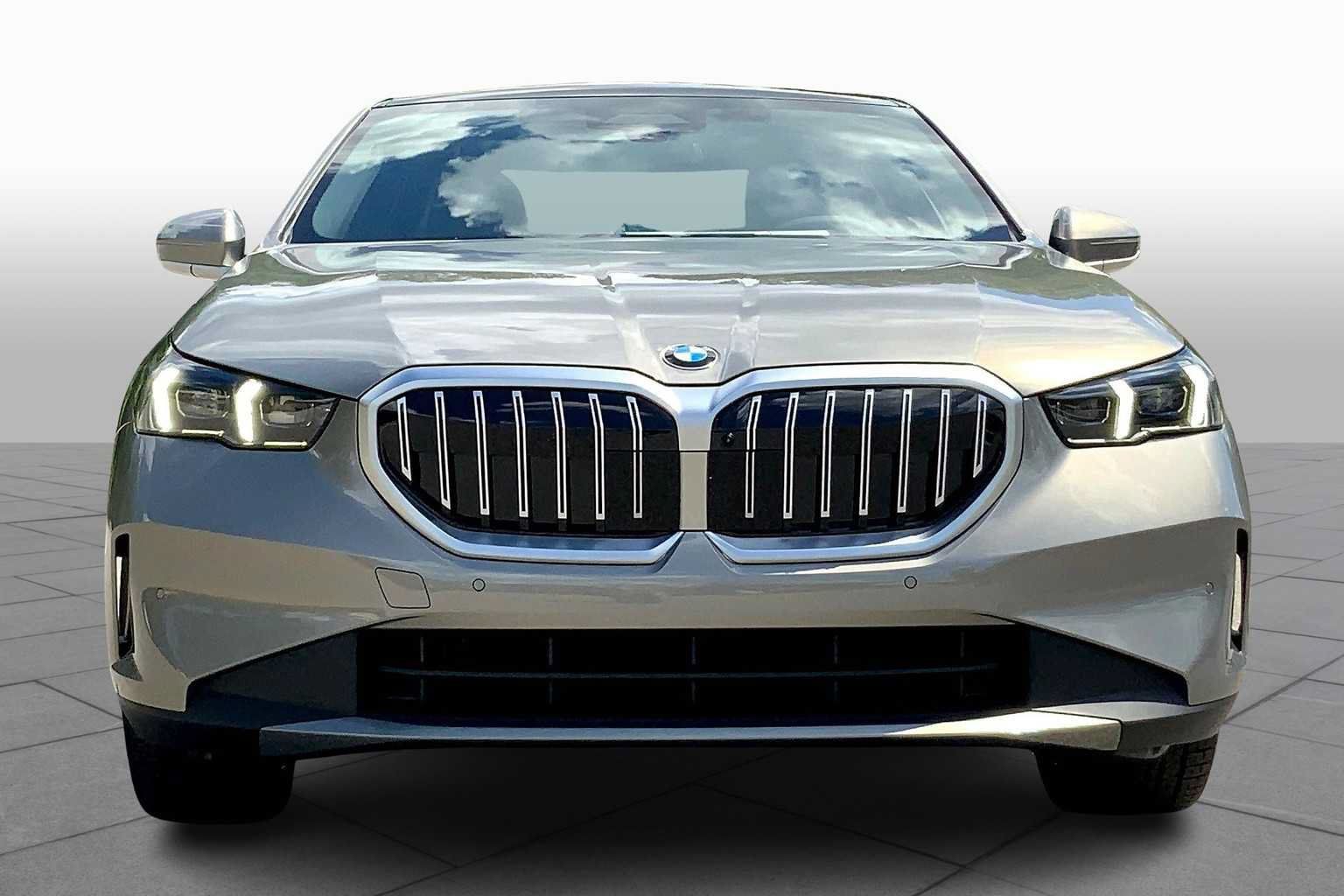Used 2026 BMW 530i w/ Executive Package RWD image 3