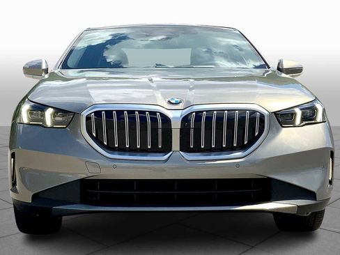 Used 2026 BMW 530i w/ Executive Package image 3