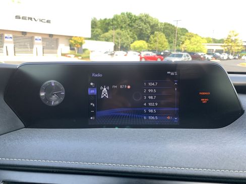 Used 2019 Lexus UX 250h w/ Premium Package AWD/4WD image 23