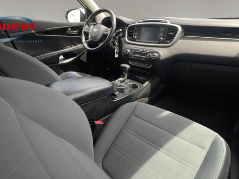 Used 2019 Kia Sorento FWD w/ LX Convenience Package image 17