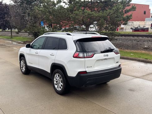 Used 2019 Jeep Cherokee Latitude w/ Popular Appearance Group AWD/4WD image 4