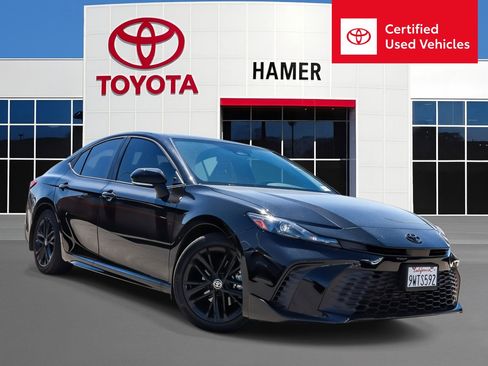 Used 2026 Toyota Camry SE FWD image 1