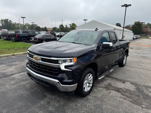 Used 2024 Chevrolet Silverado 1500 LT AWD/4WD image 3
