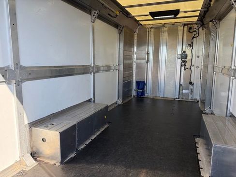 Used 2024 Chevrolet Brightdrop 600 w/ Commercial Equipment Package AWD/4WD image 9