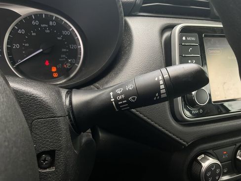 Used 2020 Nissan Versa S FWD image 31