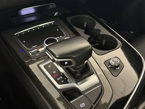Used 2019 Audi Q7 3.0T Premium Plus w/ Premium Plus Package AWD/4WD image 23