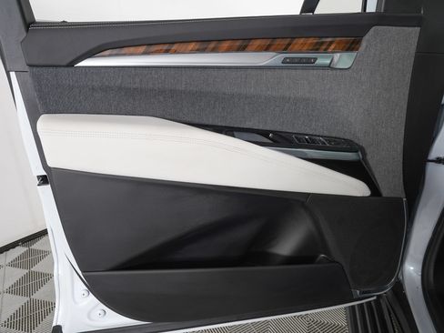 Used 2026 Cadillac Escalade Platinum Luxury w/ LPO, Floor Liner Package AWD/4WD image 17