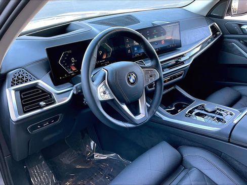 Used 2025 BMW X7 xDrive40i image 16