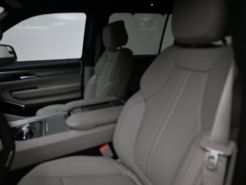 New 2026 Jeep Grand Wagoneer Limited AWD/4WD image 33