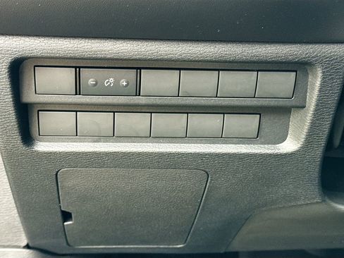 New 2025 Mitsubishi Outlander ES image 10