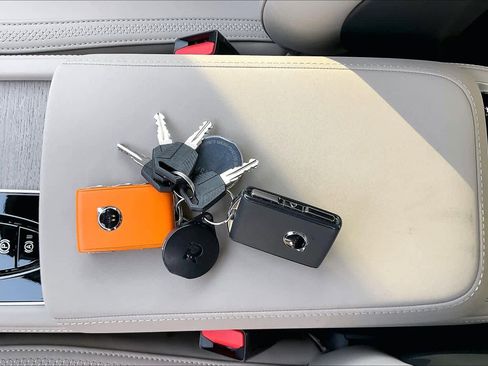 Used 2025 Volvo XC90 B5 Core w/ Protection Package Premier image 14