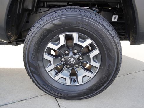 Certified 2023 Toyota Tacoma TRD Off-Road w/ Technology Package image 12