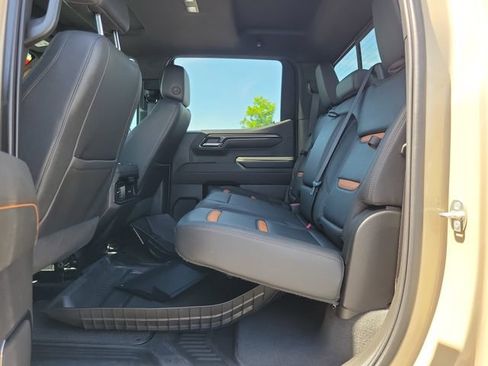 Used 2023 GMC Sierra 1500 AT4 w/ AT4 Premium Package AWD/4WD image 10