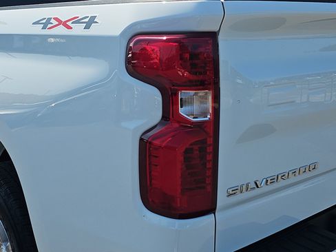 Used 2023 Chevrolet Silverado 1500 LT w/ Convenience Package II AWD/4WD image 31