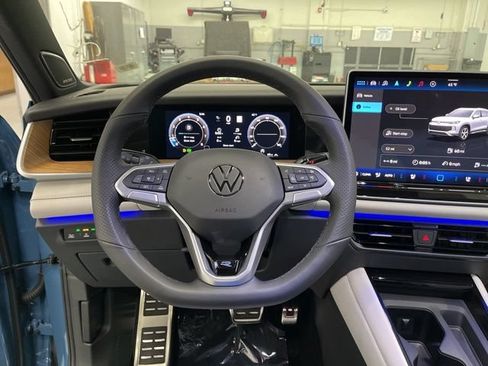 New 2026 Volkswagen Tiguan SEL R-Line AWD/4WD image 15