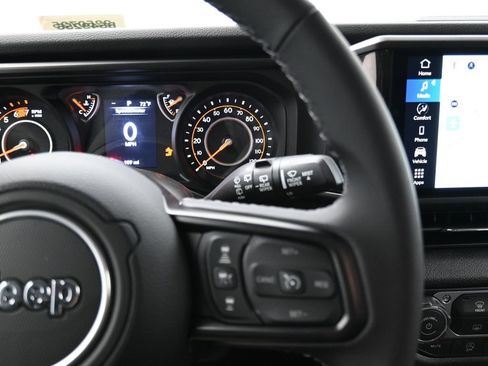 New 2025 Jeep Wrangler Willys AWD/4WD image 19