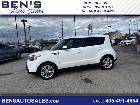 Used 2016 Kia Soul + image 1
