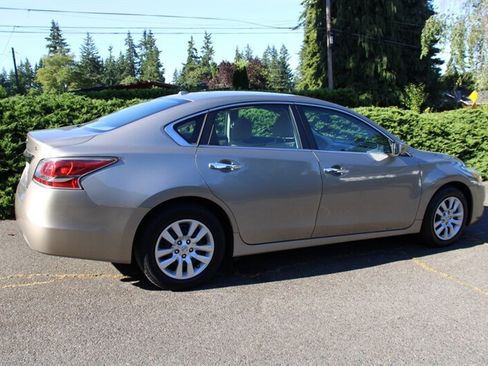 Used 2014 Nissan Altima 2.5 S w/ Display Audio Package FWD image 3