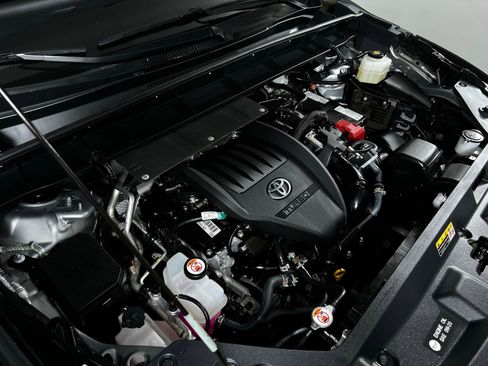 Certified 2025 Toyota Highlander XSE image 10