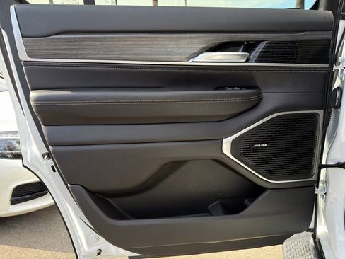 Used 2023 Jeep Wagoneer Series III w/ Flexible Seating Group image 46