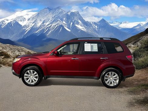 Used 2012 Subaru Forester 2.5X Premium w/ Popular Pkg 3 image 2