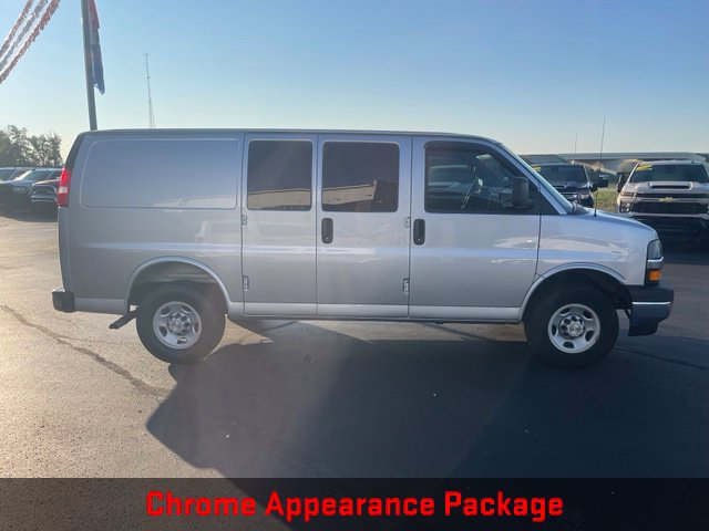 Used 2025 Chevrolet Express 3500 w/ Hotel Shuttle Package RWD image 8