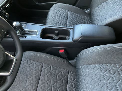 Used 2025 Nissan Kicks SV image 34