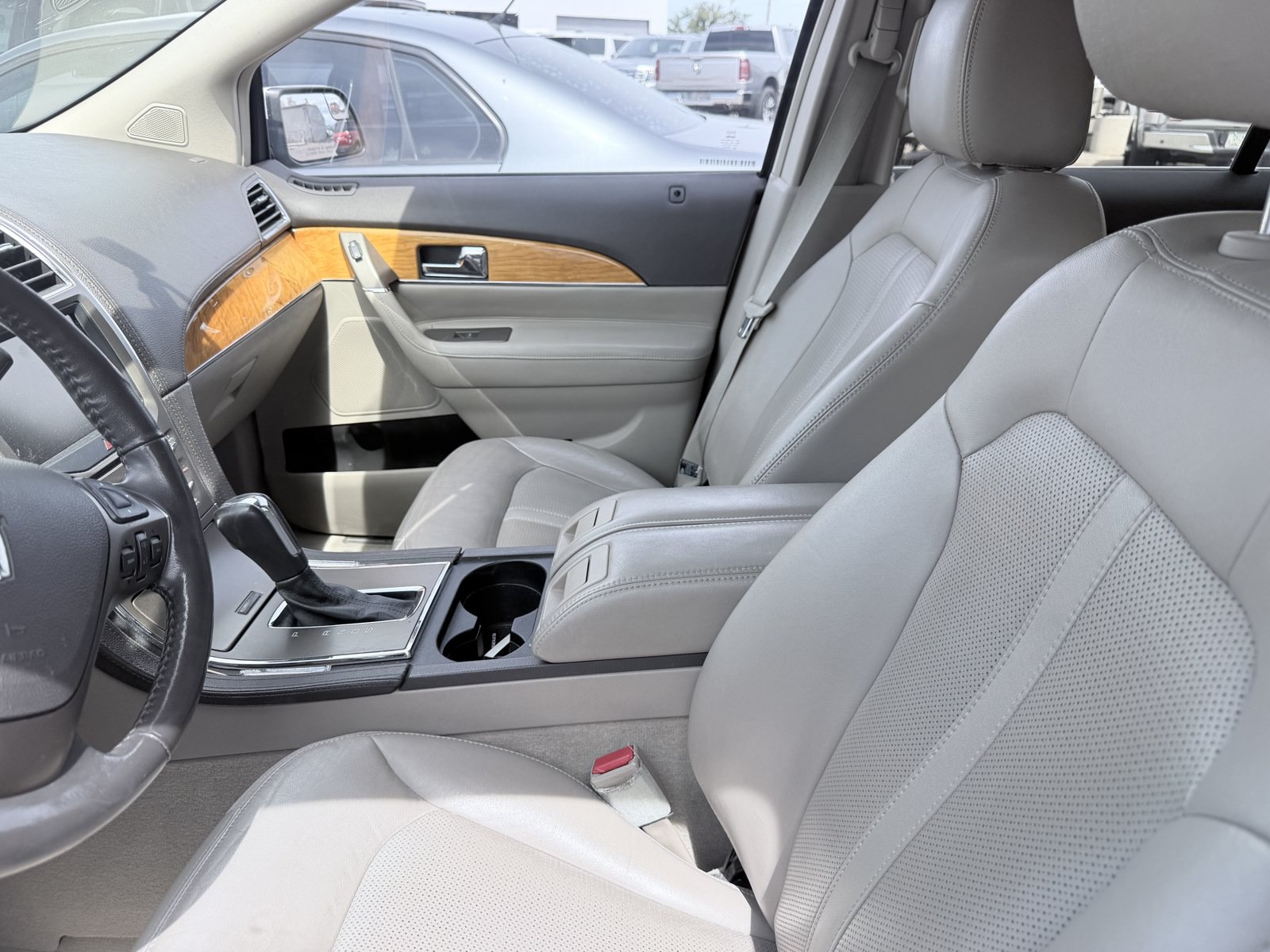 Used 2013 Lincoln MKX FWD w/ Wood Pkg image 2