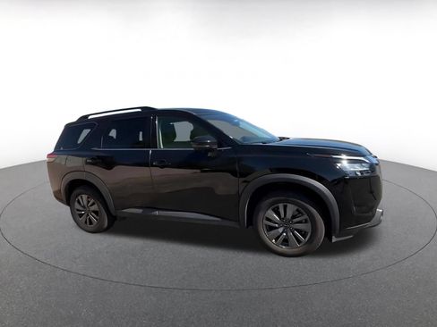 Used 2025 Nissan Pathfinder SV AWD/4WD image 2