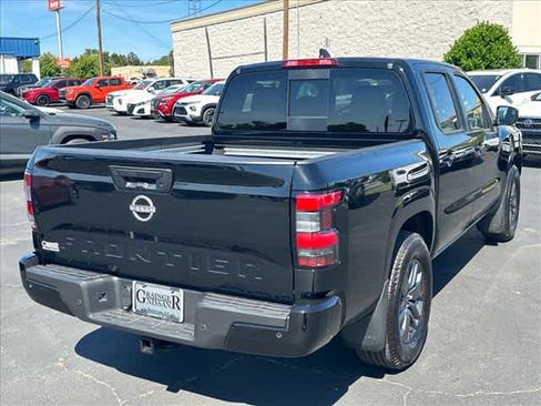 Used 2025 Nissan Frontier SV w/ SV Convenience Package RWD image 3