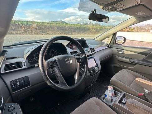 Used 2016 Honda Odyssey SE image 9