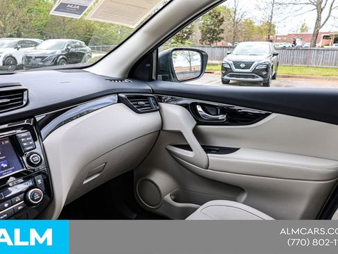 Used 2018 Nissan Rogue Sport SL FWD image 37