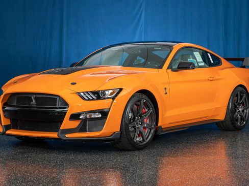 Used 2021 Ford Mustang Shelby GT500 w/ Carbon Fiber Track Pack image 3