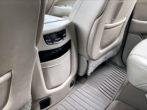 Used 2020 Cadillac Escalade Luxury AWD/4WD image 10