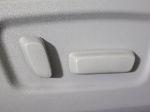 Used 2017 Toyota Highlander XLE image 36