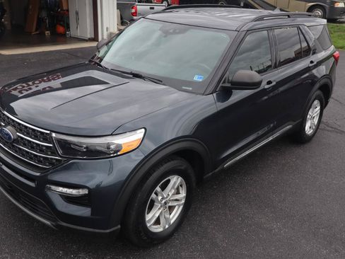 Used 2022 Ford Explorer XLT w/ Equipment Group 202A AWD/4WD image 11
