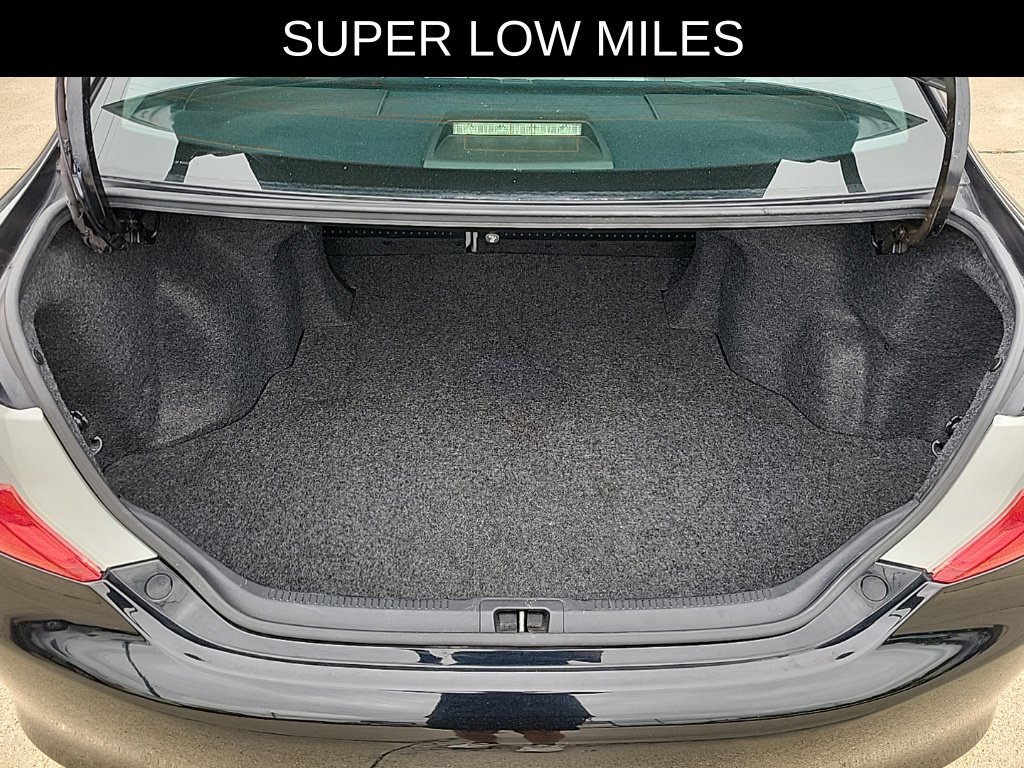 Used 2012 Toyota Camry LE FWD image 6