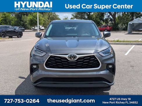 Used 2021 Toyota Highlander LE FWD image 8